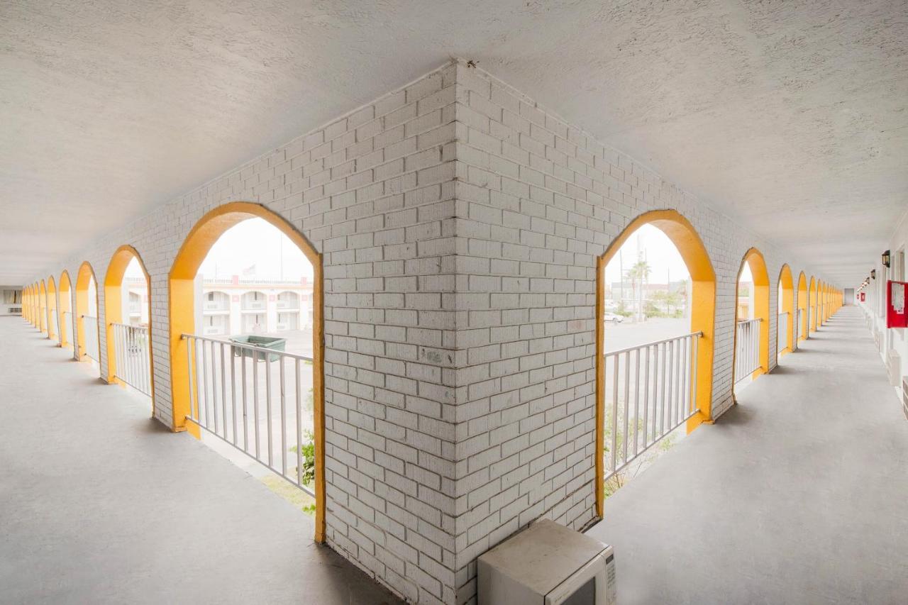 Hotel O Houston East Channelview I-10 المظهر الخارجي الصورة